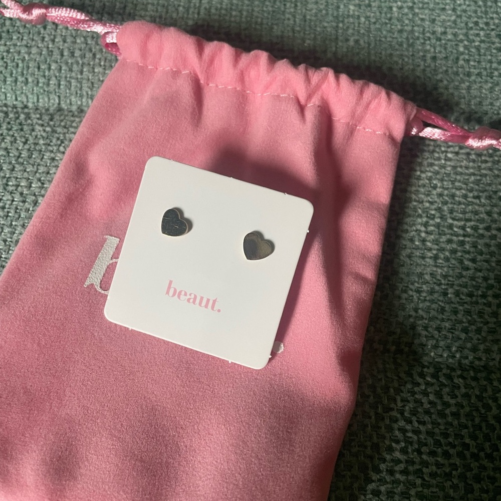 Gold Heart Beaut Earrings with Pouch